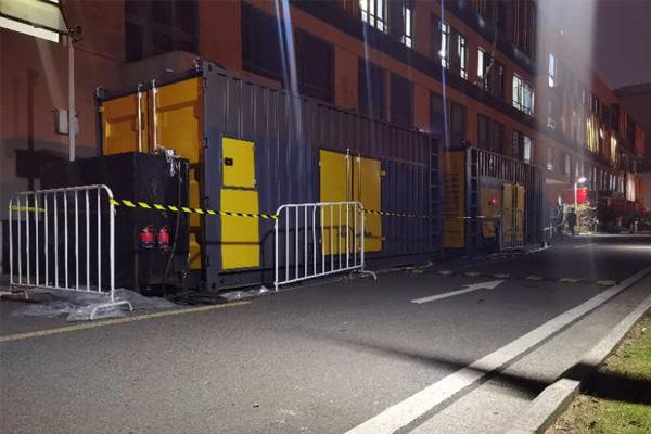 莲池柴油发电机组的输出电压是如何调节的？