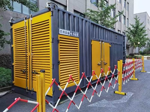 莲池如何使用转速表检查发动机的转速？