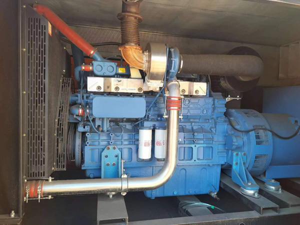 莲池燃油消耗率与进气温度的具体关系是什么？