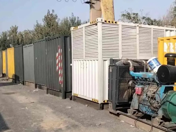 莲池200KW柴油发电机机组每小时油耗是多少？