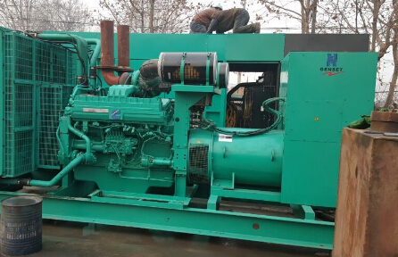 莲池发电机组如何判断水冷式机油散热器内部是否需要清洗？