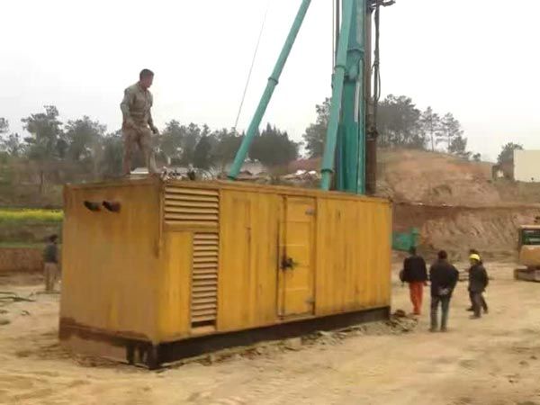 莲池如何判断水冷式机油散热器密封件是否需要更换？